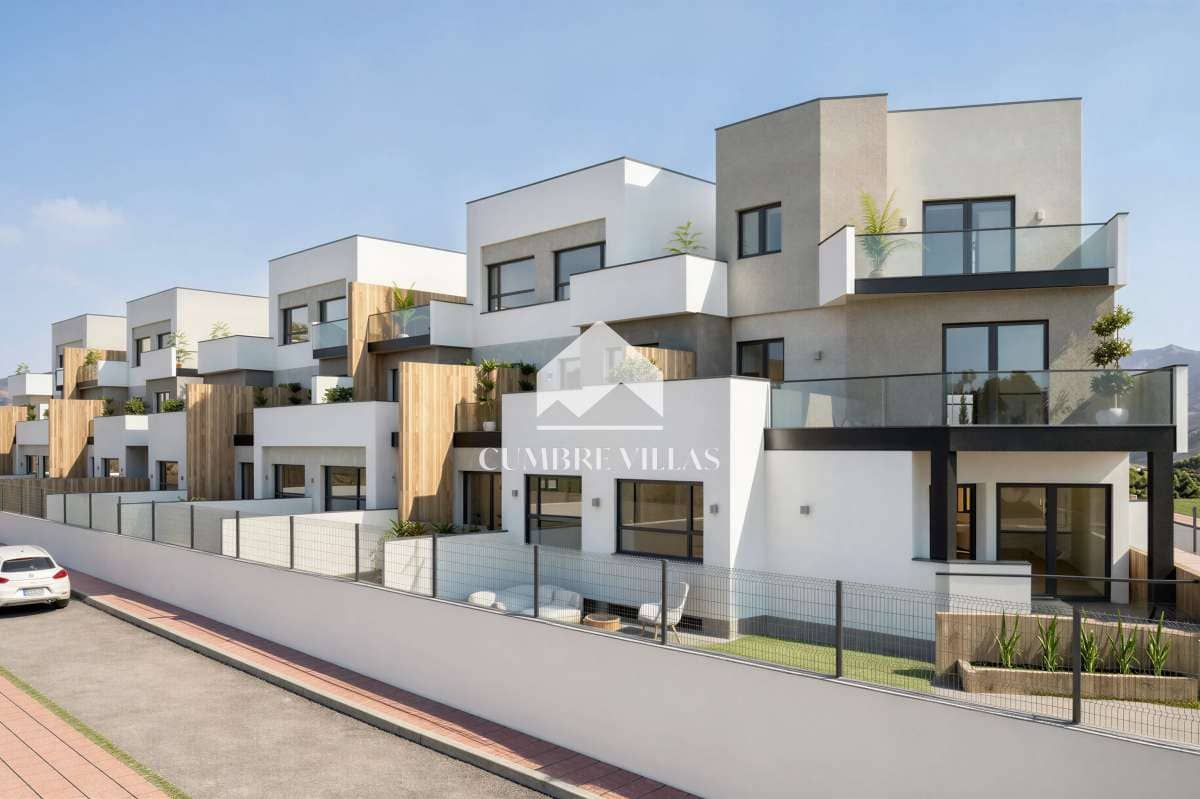 4 bedroom Townhouse for sale in Salobrena with garage - € 755,857 (Ref: 10034703)