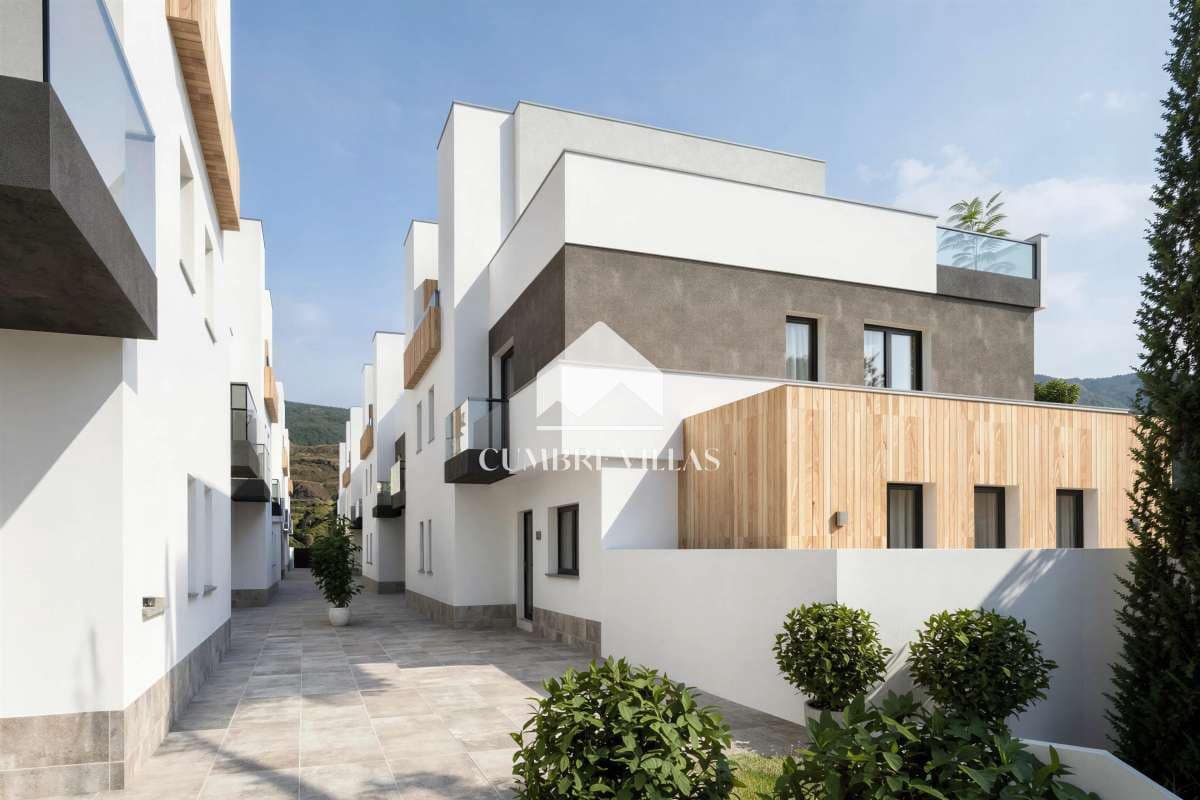 4 bedroom Townhouse for sale in Salobrena with garage - € 755,857 (Ref: 10034703)