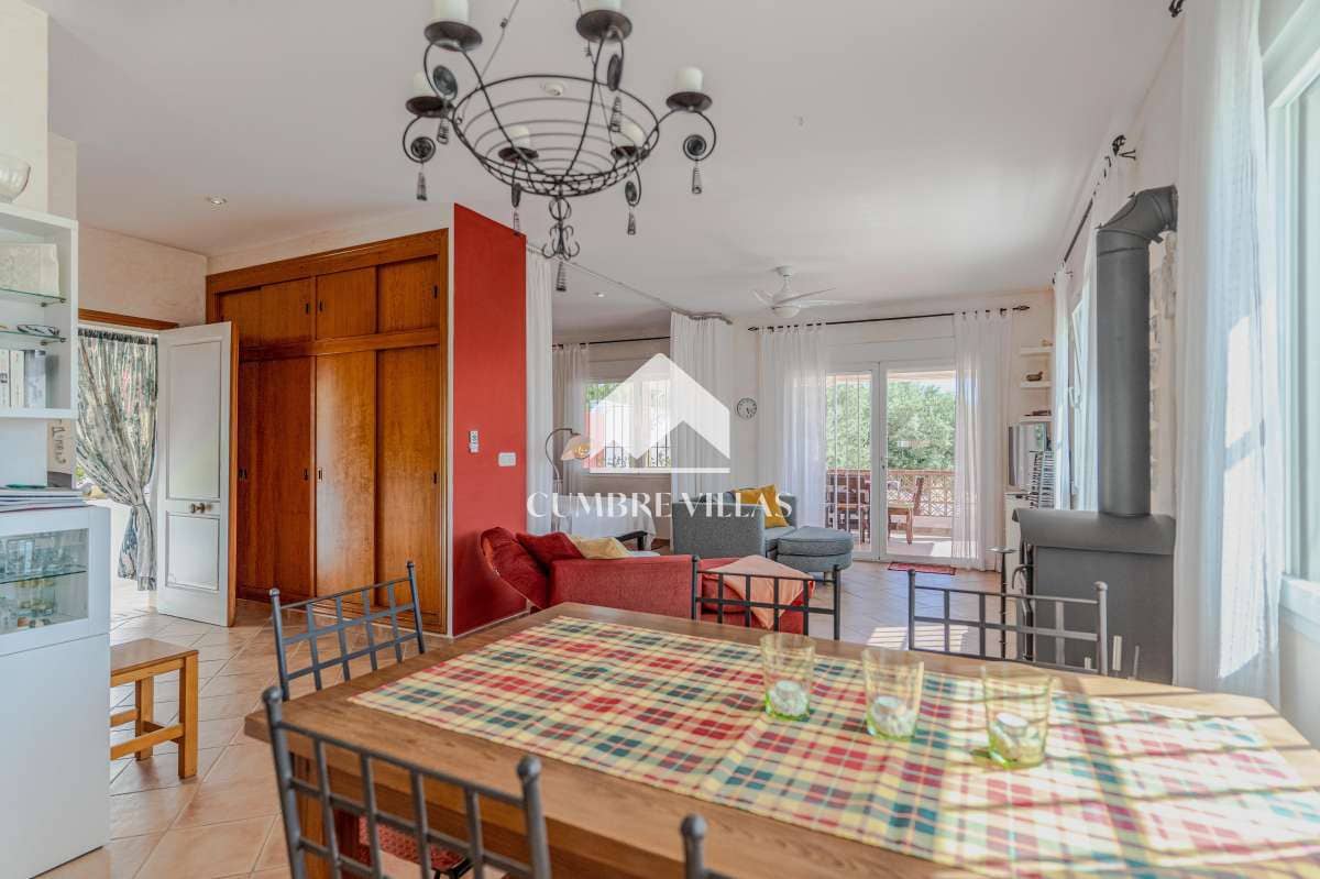 2 Zimmer Villa zu verkaufen in La Herradura mit Pool - 565.000 € (Ref: 10036240)