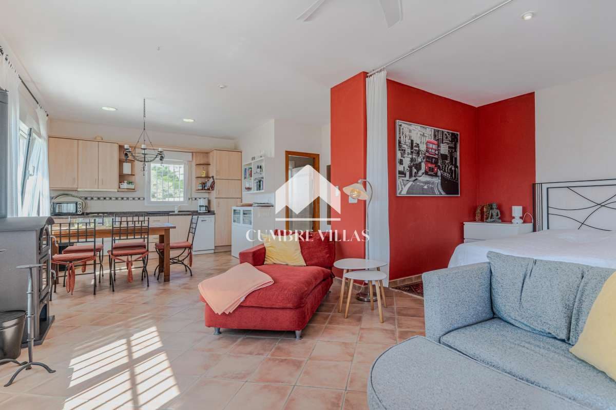 2 Zimmer Villa zu verkaufen in La Herradura mit Pool - 565.000 € (Ref: 10036240)