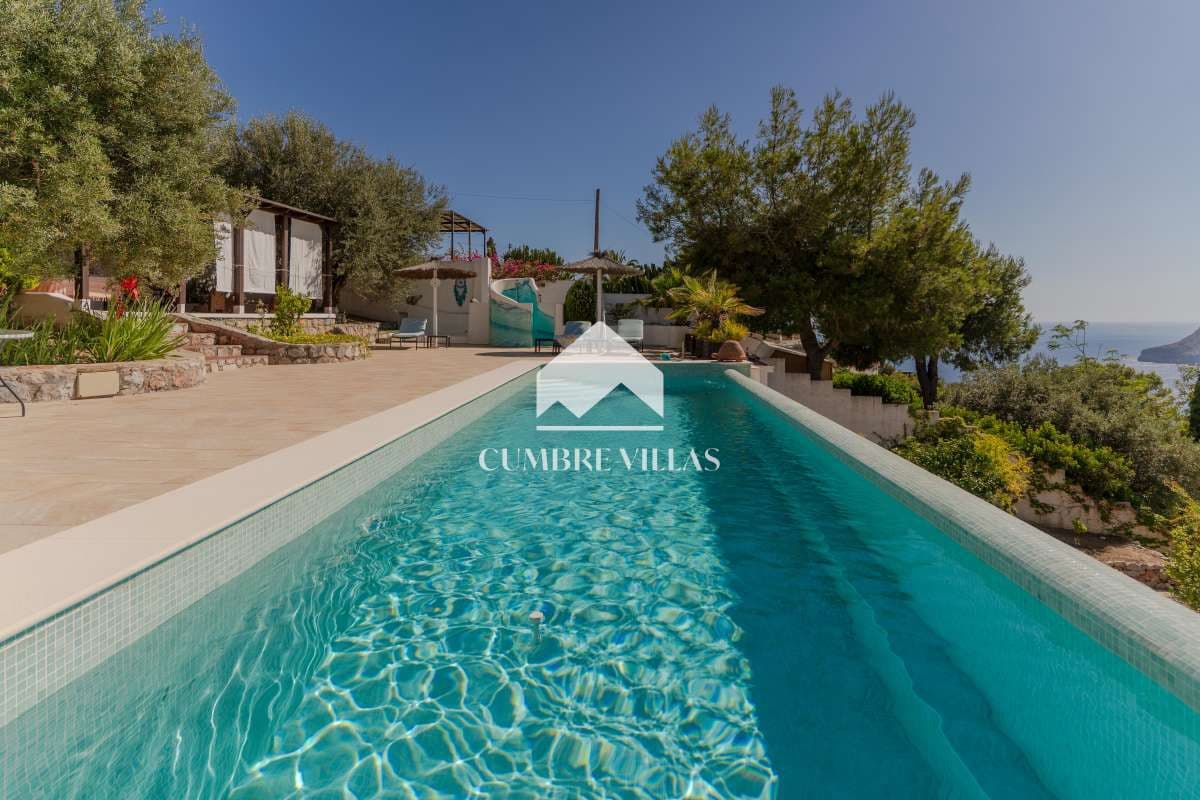 2 Zimmer Villa zu verkaufen in La Herradura mit Pool - 565.000 € (Ref: 10036240)