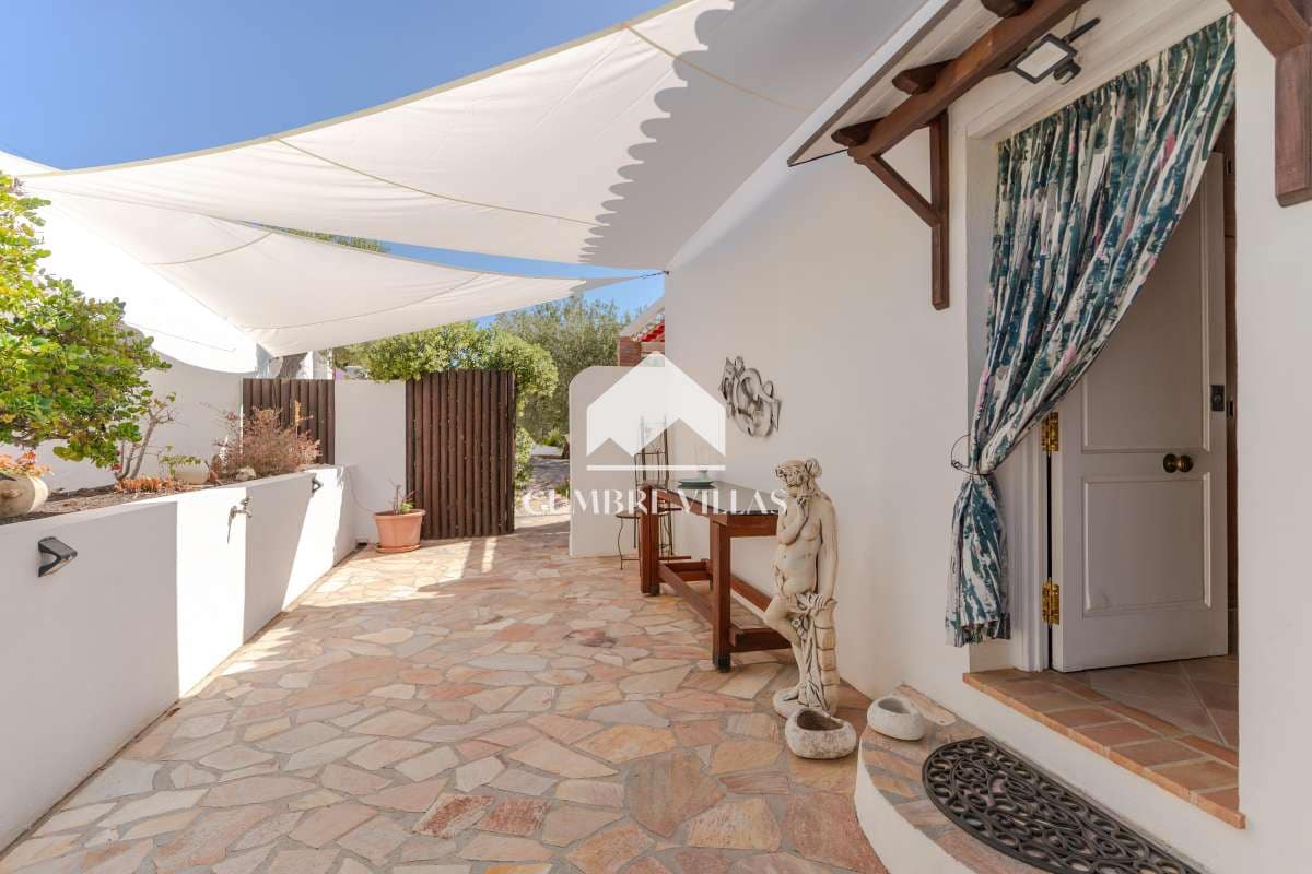 2 Zimmer Villa zu verkaufen in La Herradura mit Pool - 565.000 € (Ref: 10036240)