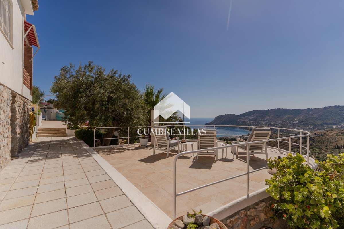 2 Zimmer Villa zu verkaufen in La Herradura mit Pool - 565.000 € (Ref: 10036240)