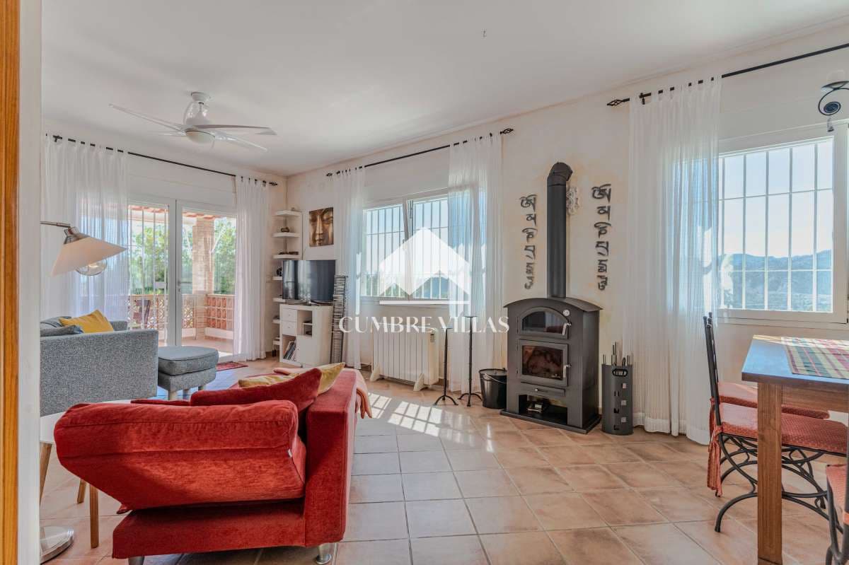 2 Zimmer Villa zu verkaufen in La Herradura mit Pool - 565.000 € (Ref: 10036240)