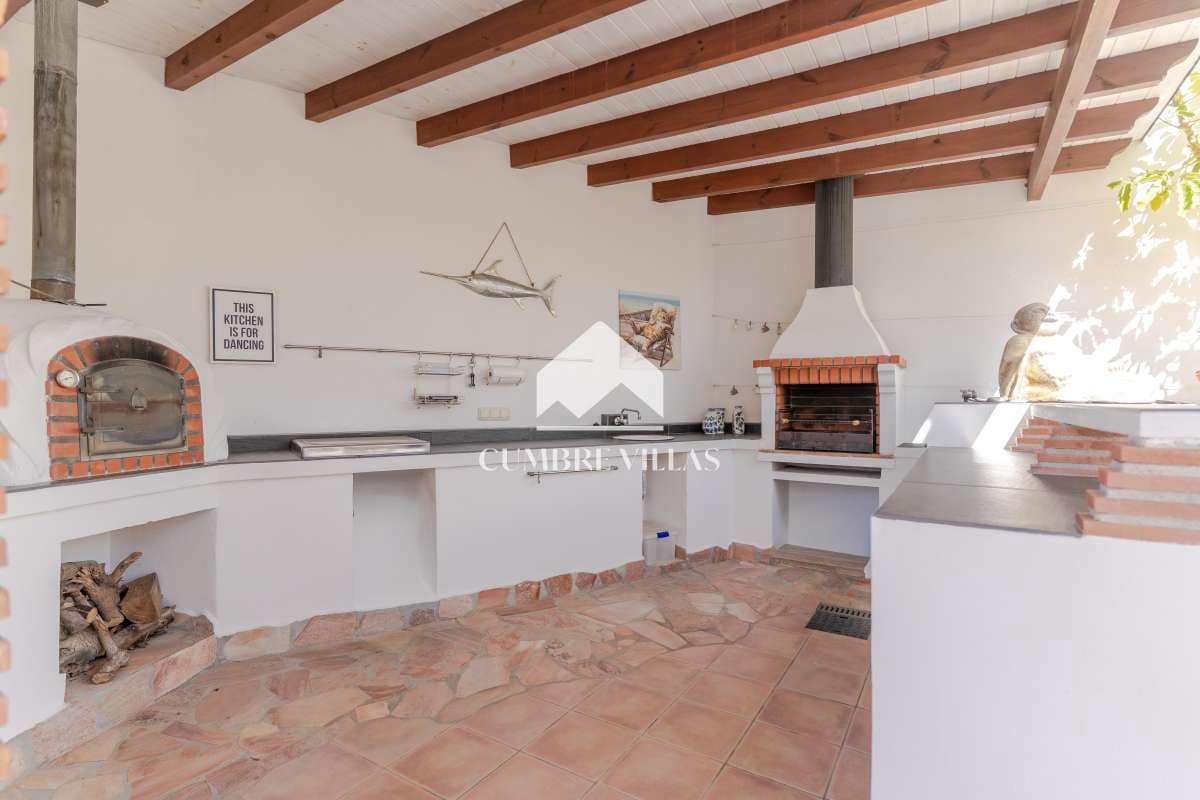 2 Zimmer Villa zu verkaufen in La Herradura mit Pool - 565.000 € (Ref: 10036240)