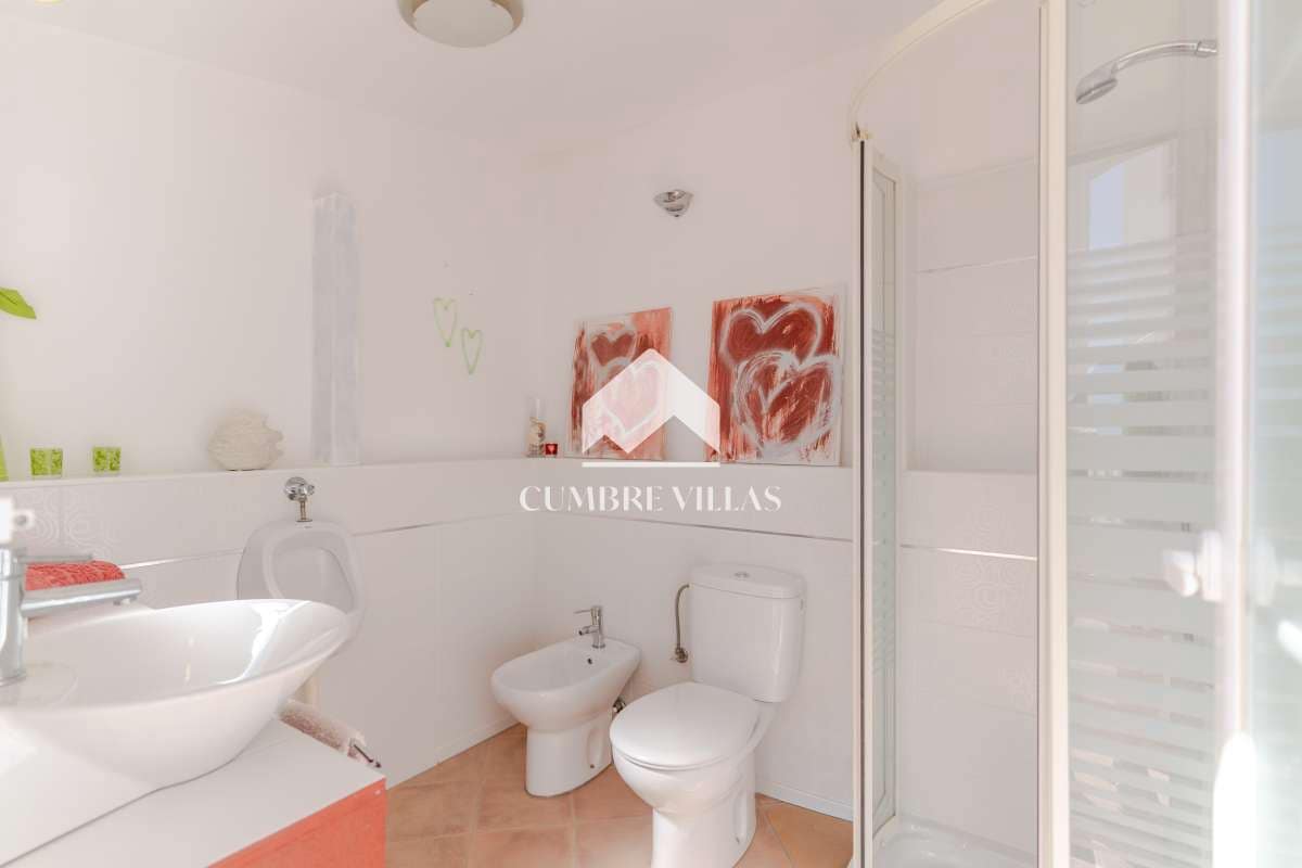 2 Zimmer Villa zu verkaufen in La Herradura mit Pool - 565.000 € (Ref: 10036240)