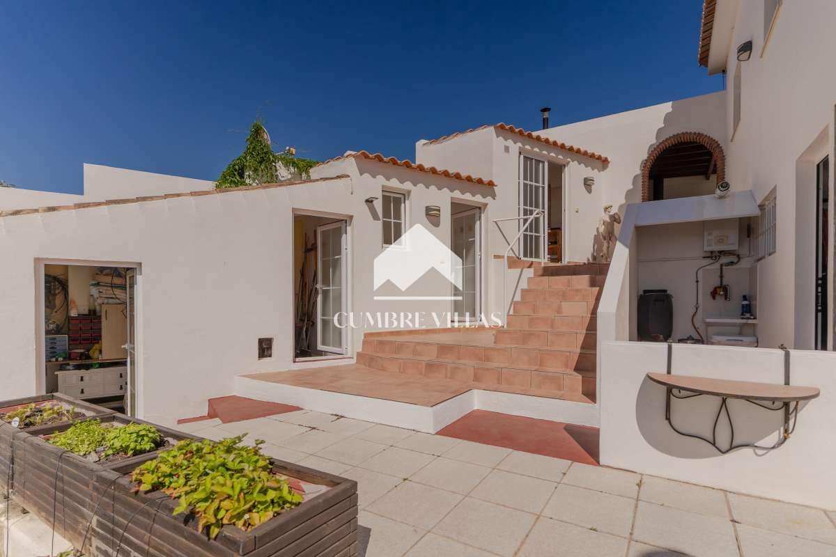 2 Zimmer Villa zu verkaufen in La Herradura mit Pool - 565.000 € (Ref: 10036240)
