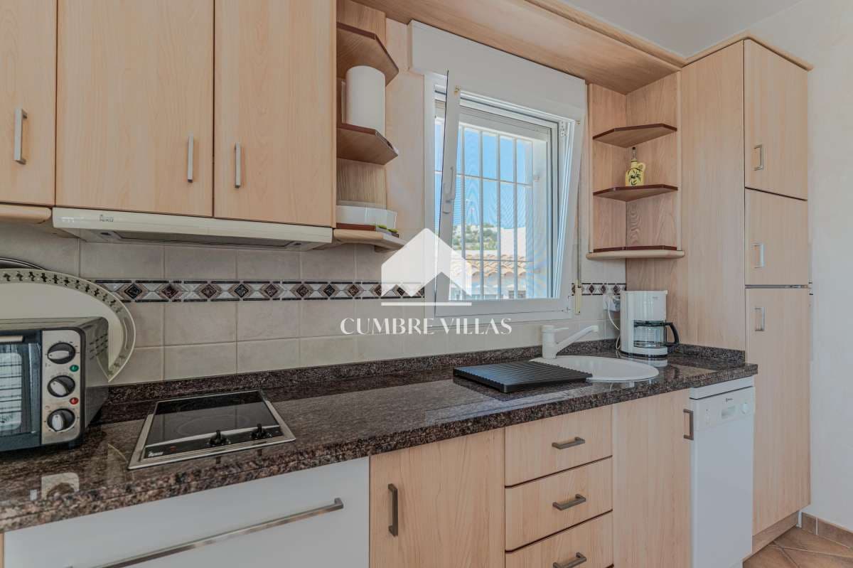 2 Zimmer Villa zu verkaufen in La Herradura mit Pool - 565.000 € (Ref: 10036240)