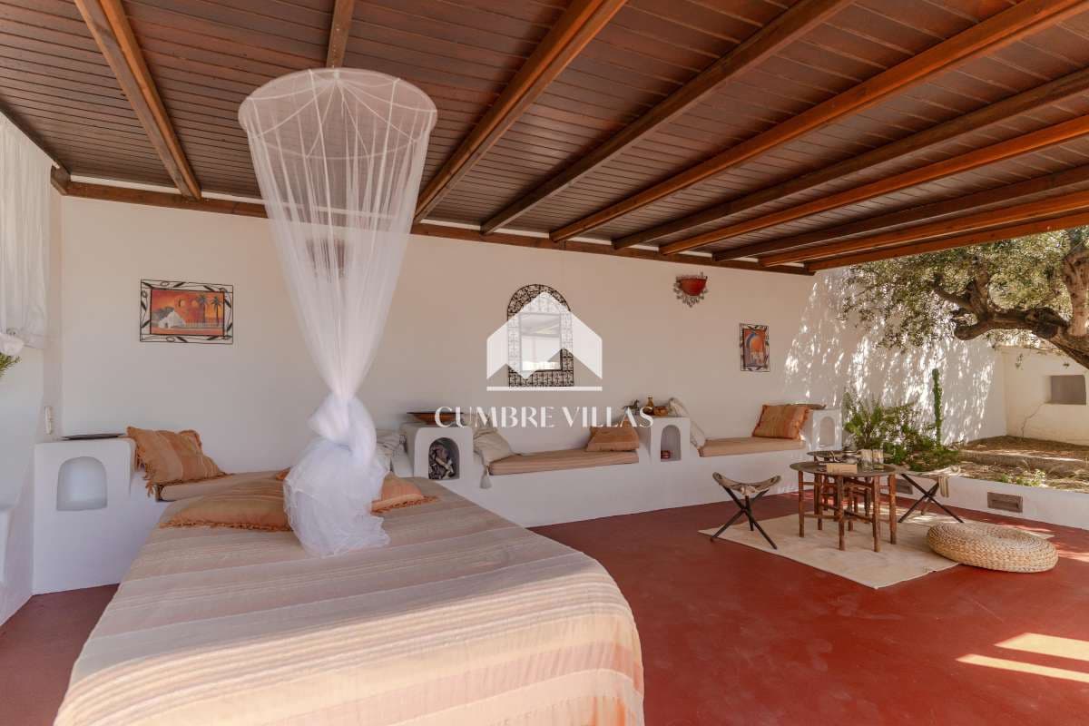 2 Zimmer Villa zu verkaufen in La Herradura mit Pool - 565.000 € (Ref: 10036240)
