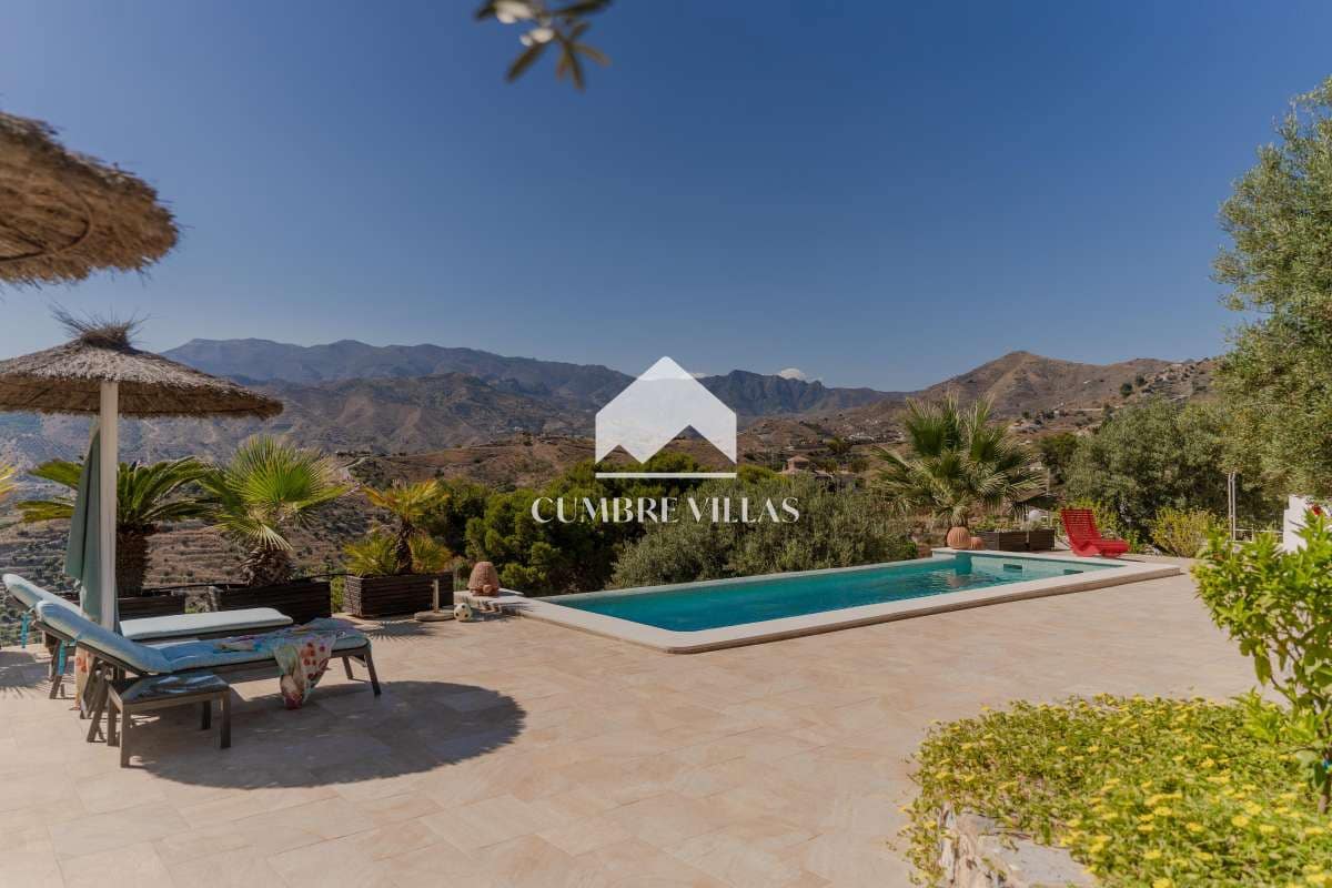 2 Zimmer Villa zu verkaufen in La Herradura mit Pool - 565.000 € (Ref: 10036240)