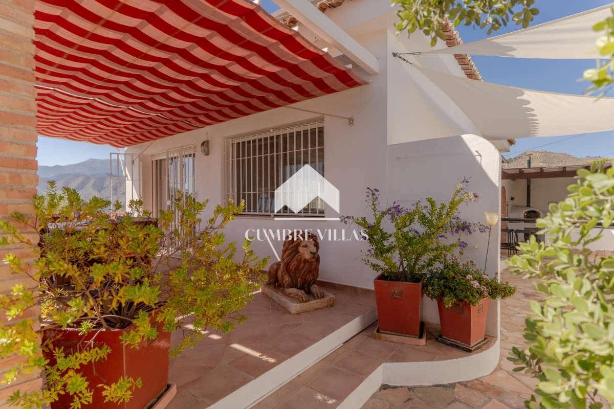 2 Zimmer Villa zu verkaufen in La Herradura mit Pool - 565.000 € (Ref: 10036240)