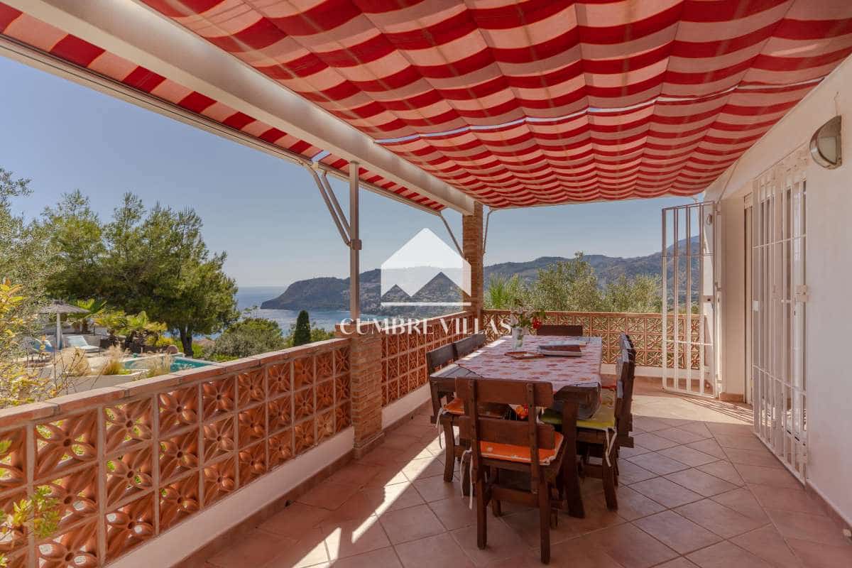 2 Zimmer Villa zu verkaufen in La Herradura mit Pool - 565.000 € (Ref: 10036240)