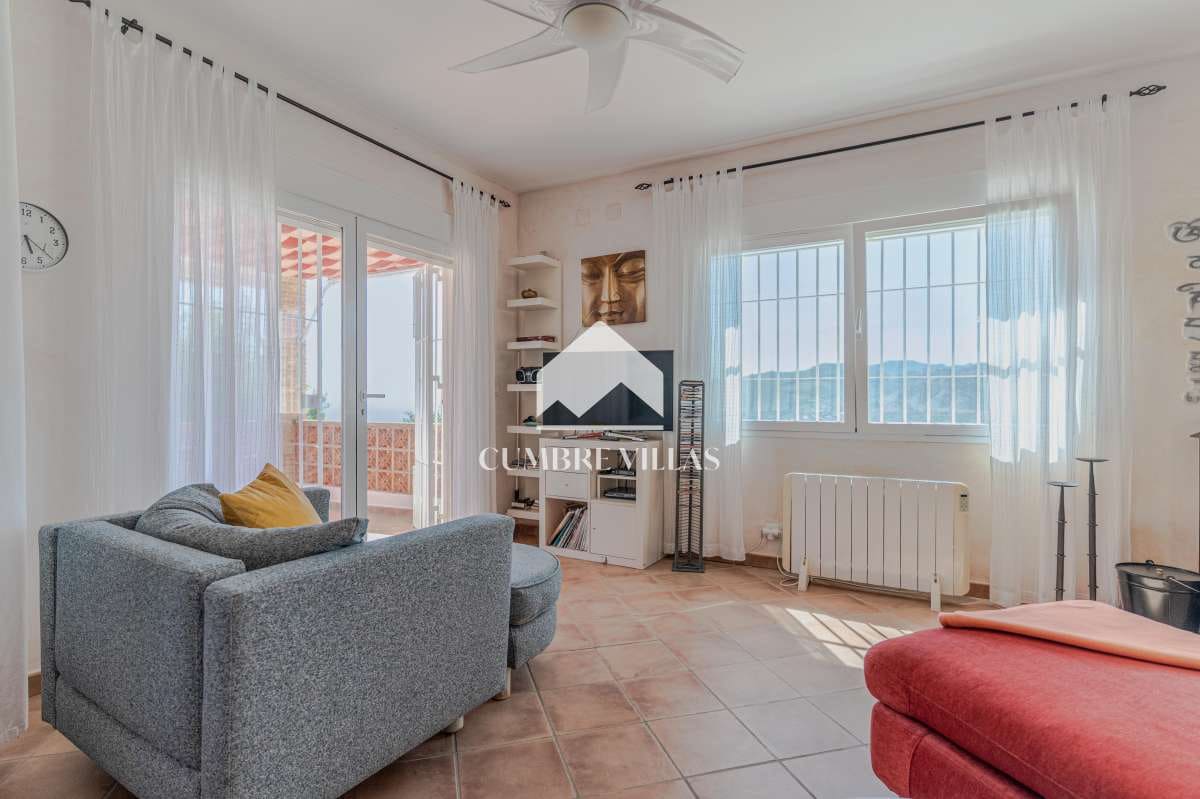2 Zimmer Villa zu verkaufen in La Herradura mit Pool - 565.000 € (Ref: 10036240)