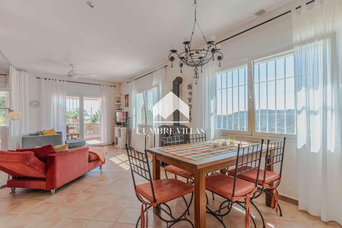 2 Zimmer Villa zu verkaufen in La Herradura mit Pool - 565.000 € (Ref: 10036240)
