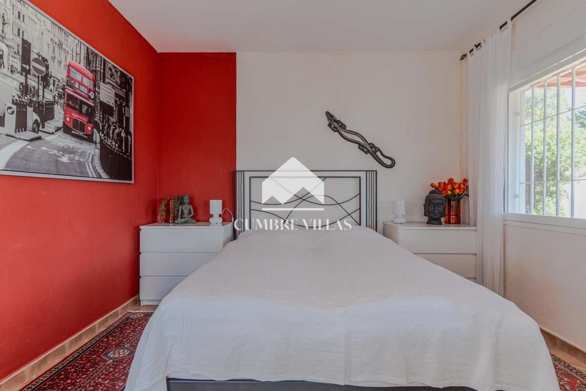 2 Zimmer Villa zu verkaufen in La Herradura mit Pool - 565.000 € (Ref: 10036240)