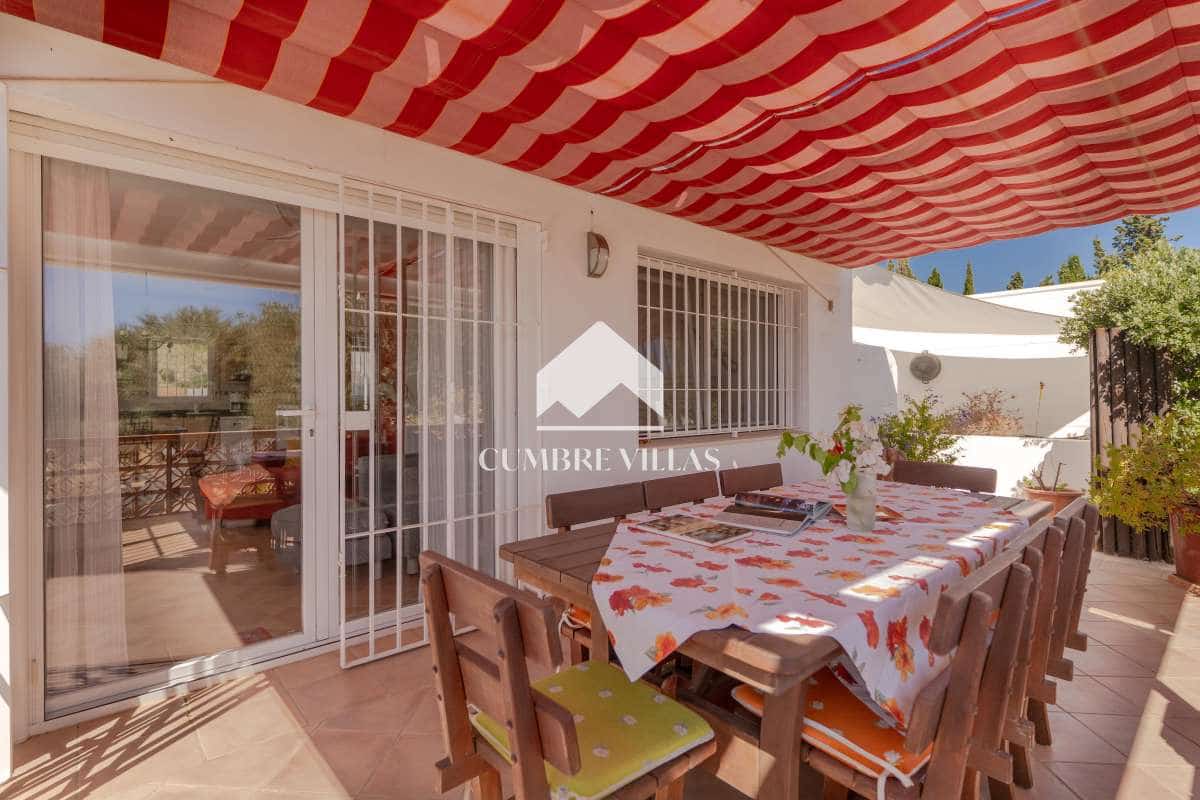 2 Zimmer Villa zu verkaufen in La Herradura mit Pool - 565.000 € (Ref: 10036240)