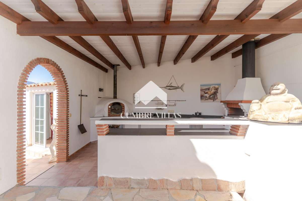2 Zimmer Villa zu verkaufen in La Herradura mit Pool - 565.000 € (Ref: 10036240)