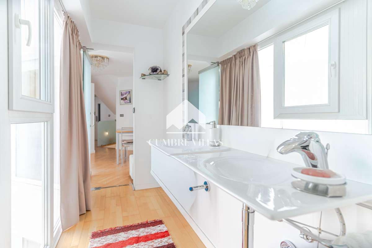 5 quarto Casa em Banda para venda em Motril com piscina garagem - 595 000 € (Ref: 10040163)