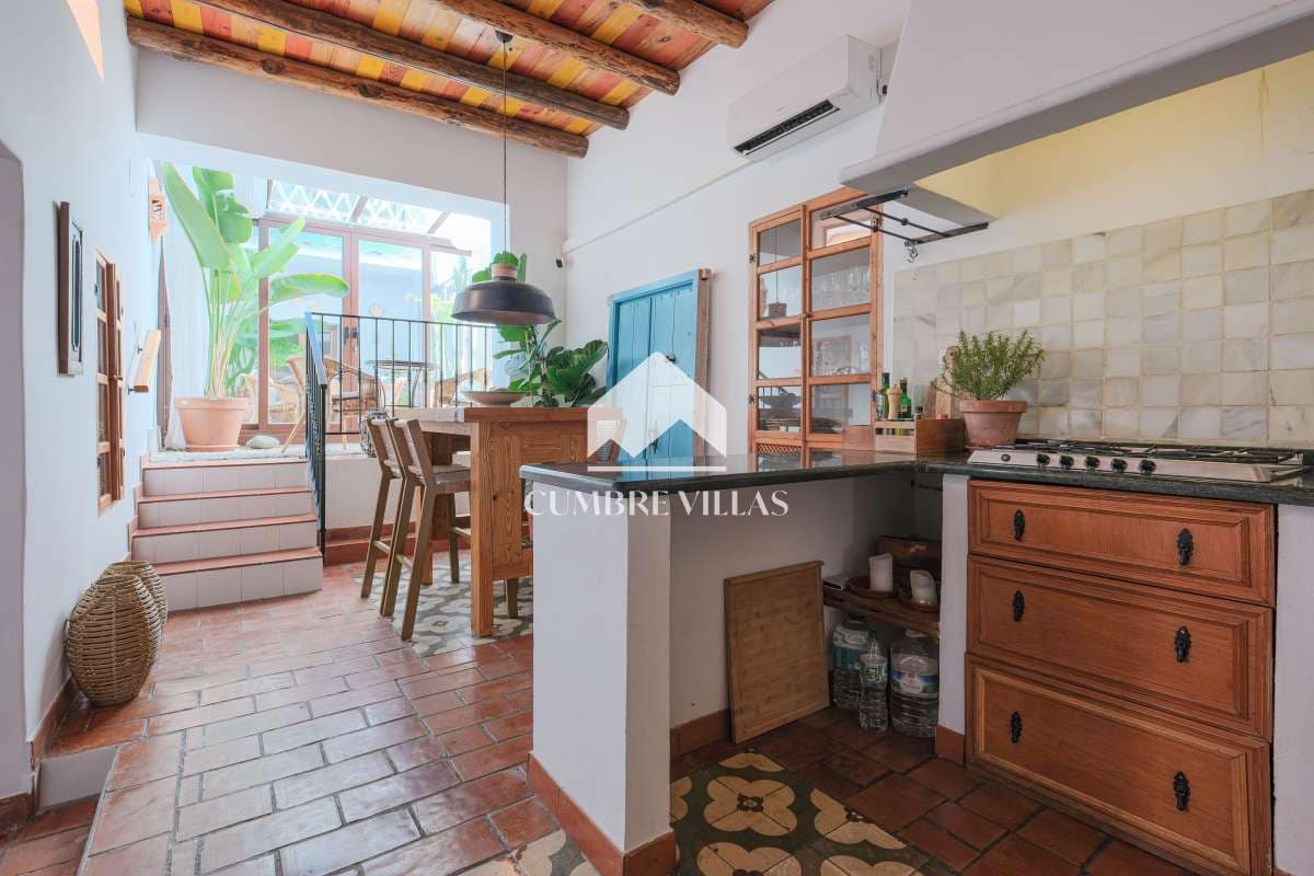 3 bedroom Townhouse for sale in Salobrena - € 475,000 (Ref: 10042265)