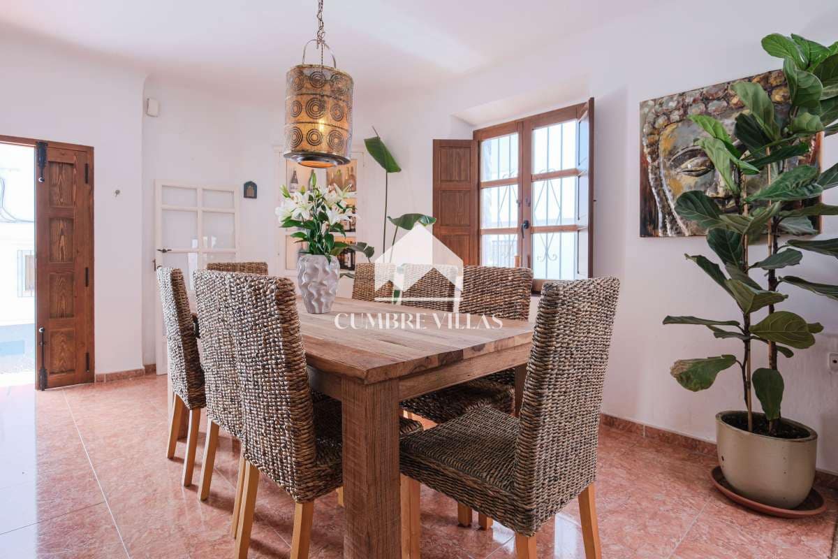 3 bedroom Townhouse for sale in Salobrena - € 475,000 (Ref: 10042265)