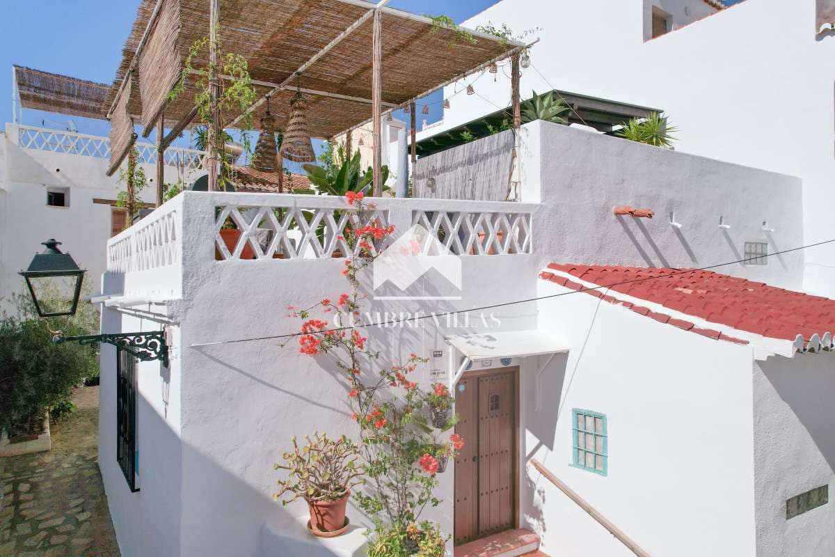 3 bedroom Townhouse for sale in Salobrena - € 475,000 (Ref: 10042265)