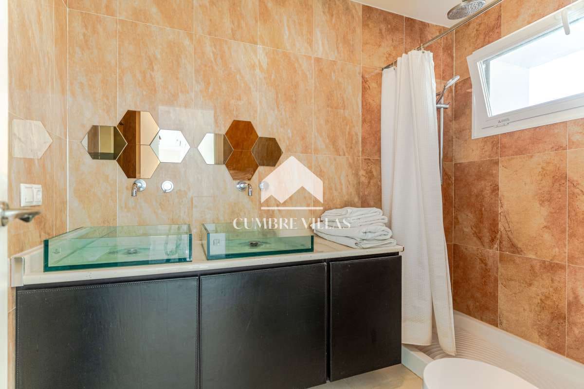 3 sypialnia Willa na sprzedaż w La Herradura z basenem garażem - 895 000 € (Ref: 10148159)