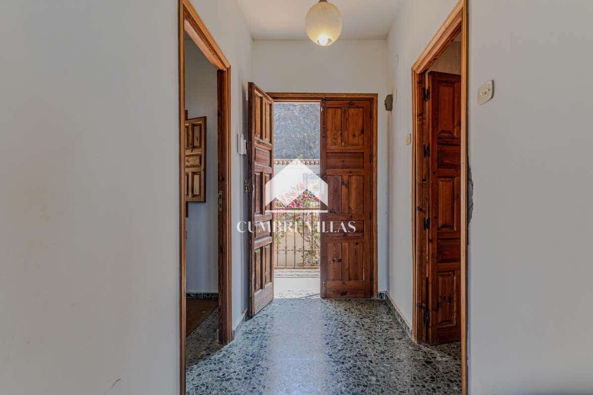 8 bedroom Villa for sale in Almunecar with garage - € 695,000 (Ref: 10163932)