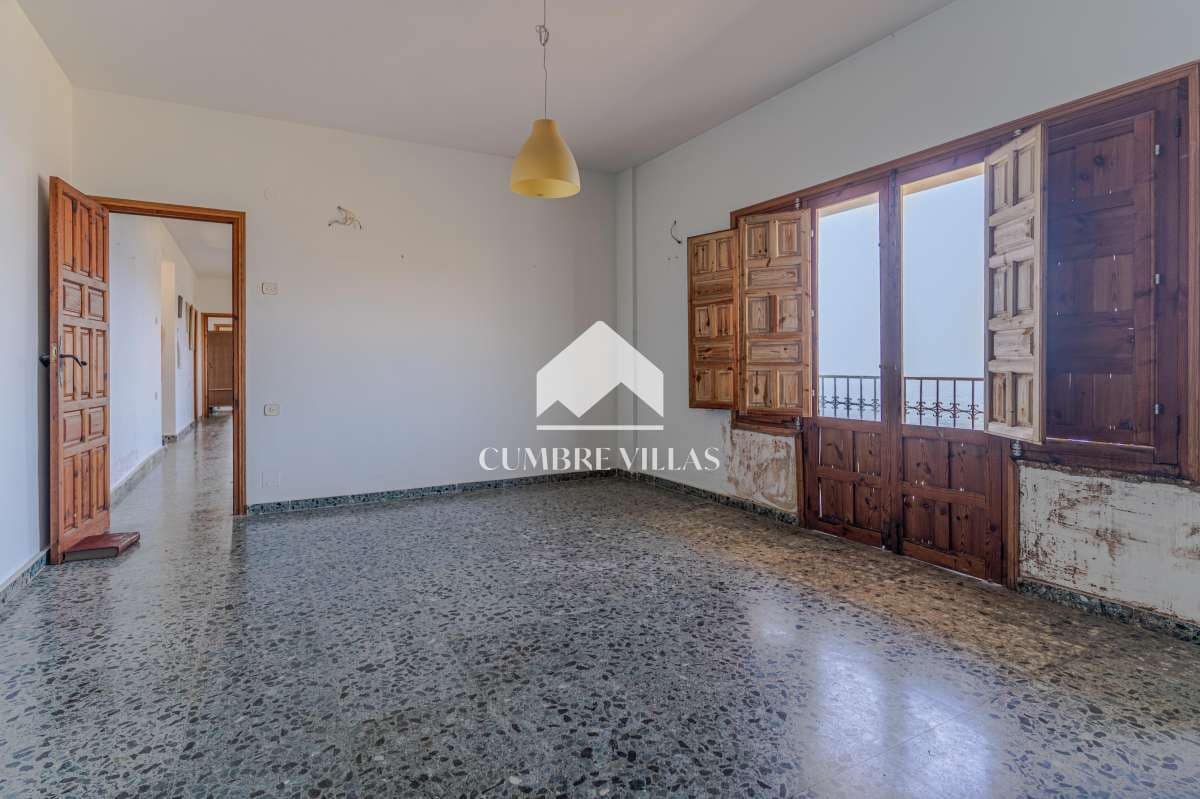 8 bedroom Villa for sale in Almunecar with garage - € 695,000 (Ref: 10163932)