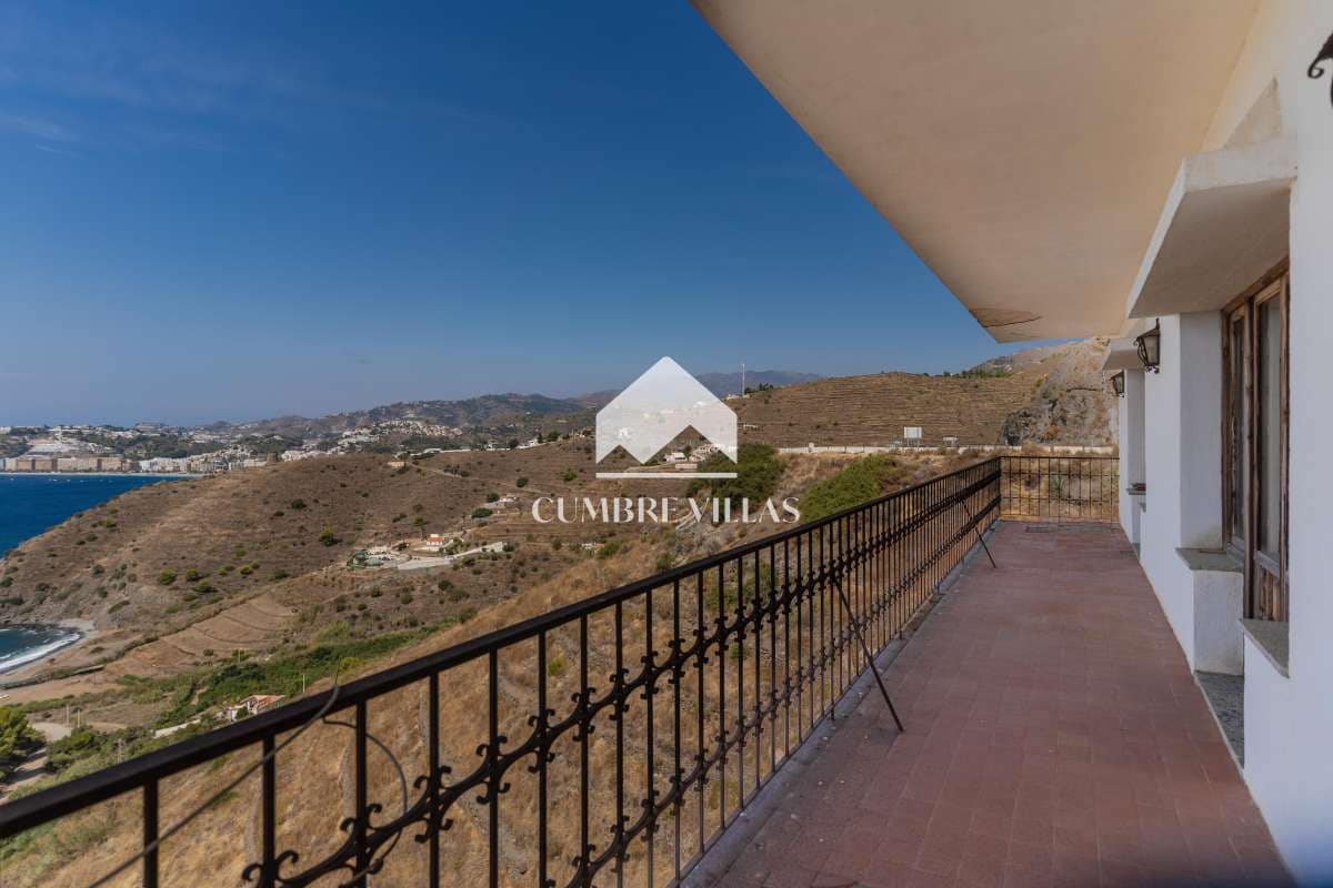 8 bedroom Villa for sale in Almunecar with garage - € 695,000 (Ref: 10163932)