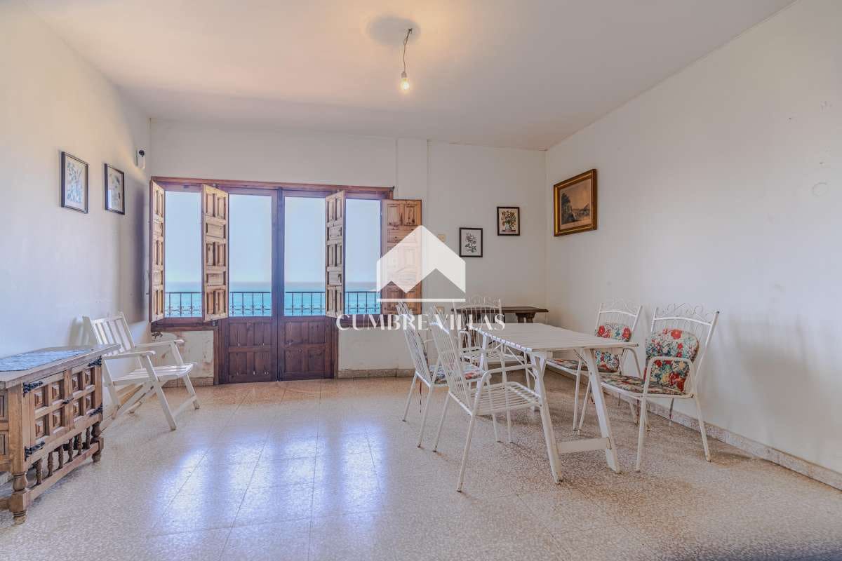 8 bedroom Villa for sale in Almunecar with garage - € 695,000 (Ref: 10163932)