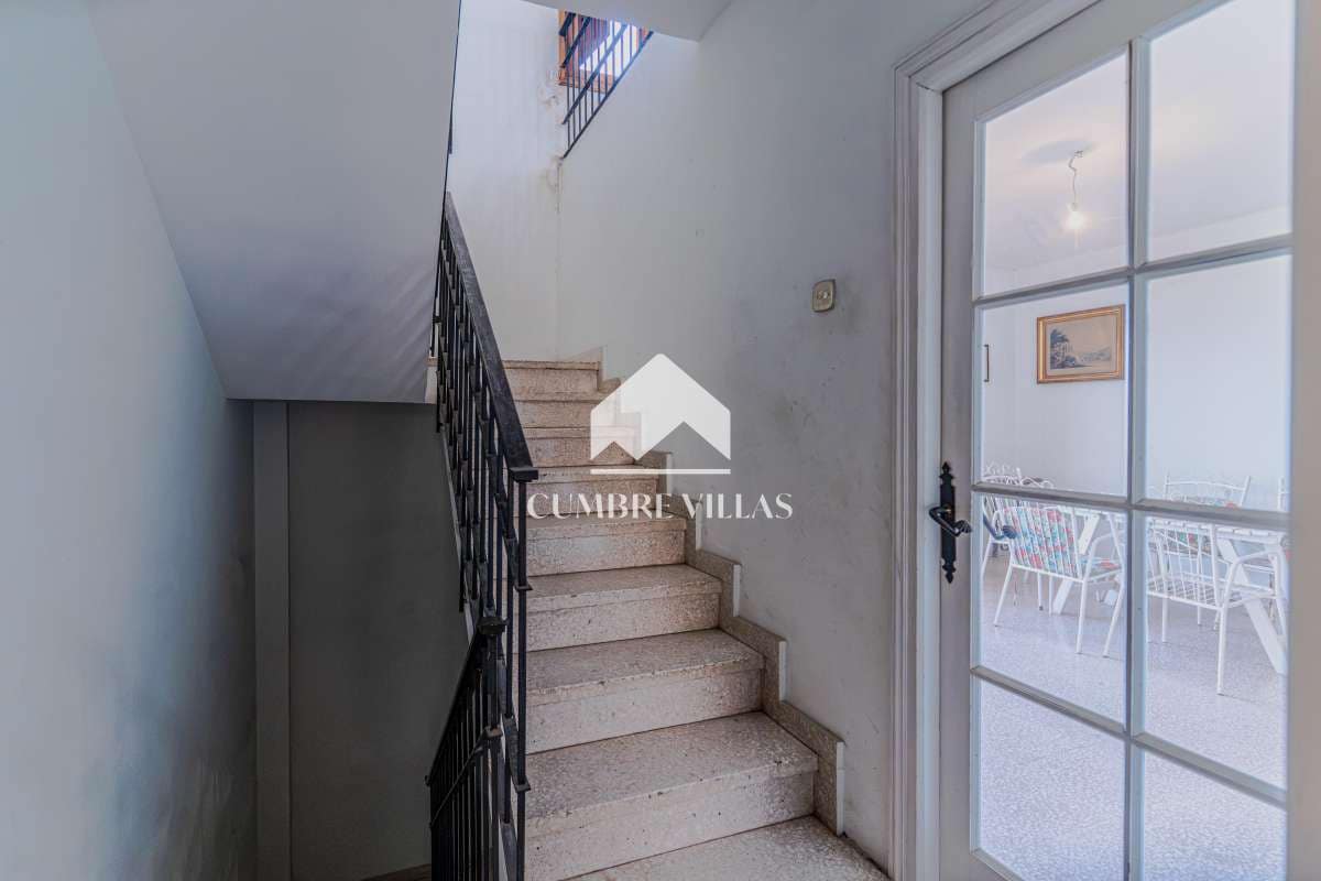 8 bedroom Villa for sale in Almunecar with garage - € 695,000 (Ref: 10163932)