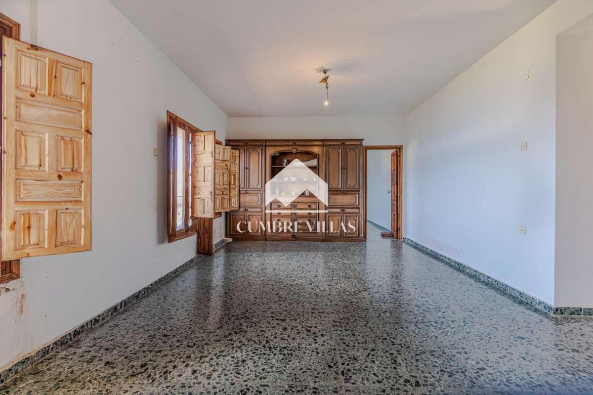 8 bedroom Villa for sale in Almunecar with garage - € 695,000 (Ref: 10163932)