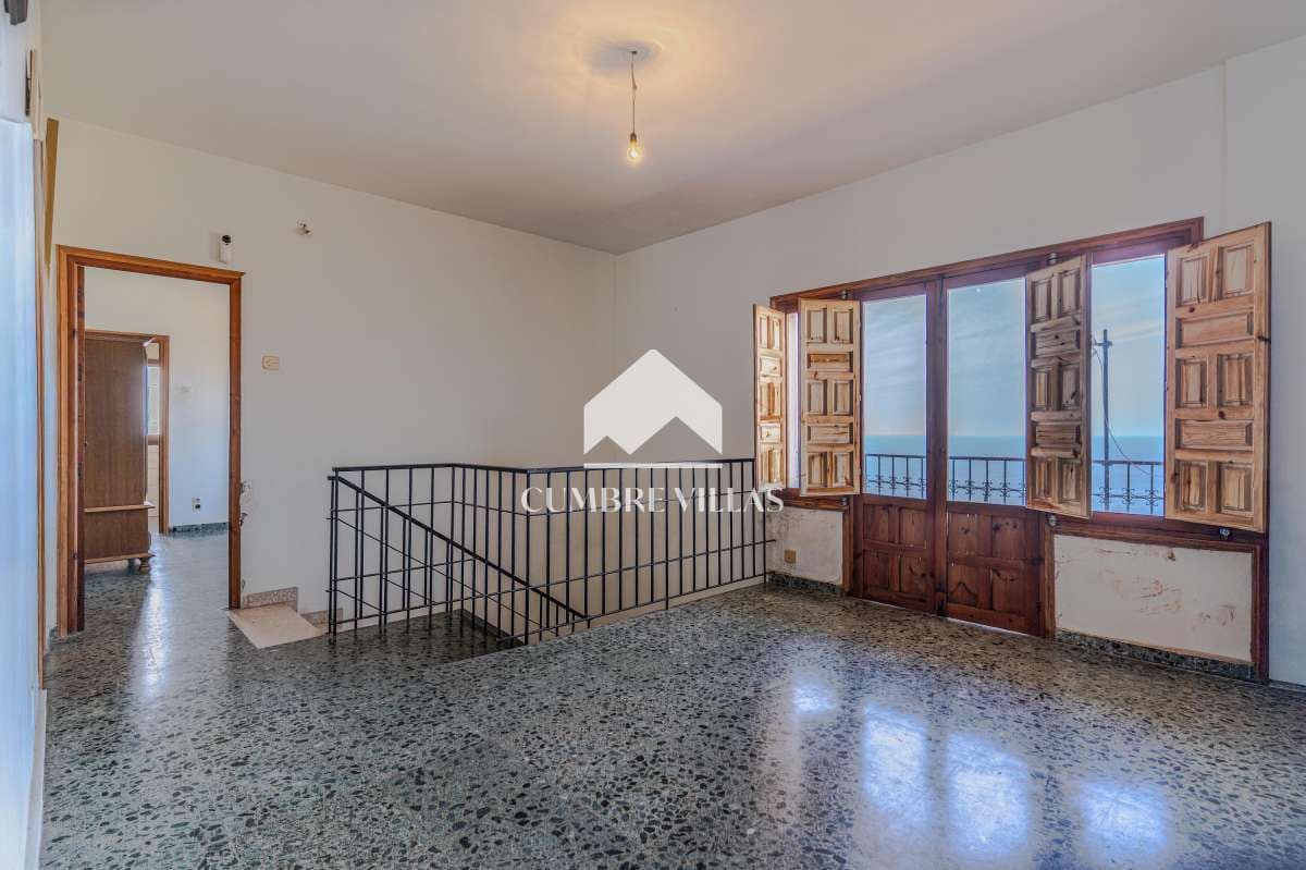 8 bedroom Villa for sale in Almunecar with garage - € 695,000 (Ref: 10163932)