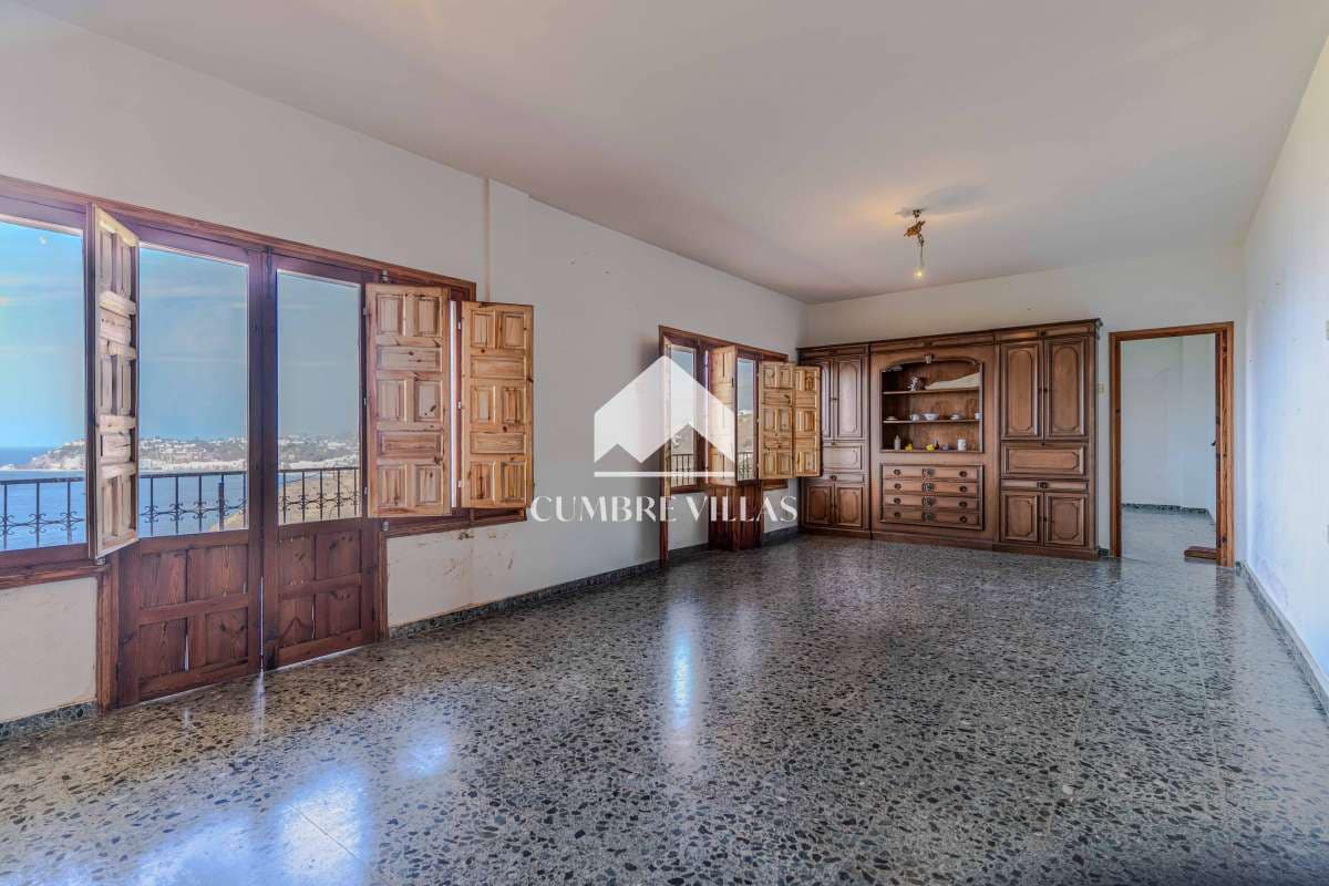 8 bedroom Villa for sale in Almunecar with garage - € 695,000 (Ref: 10163932)