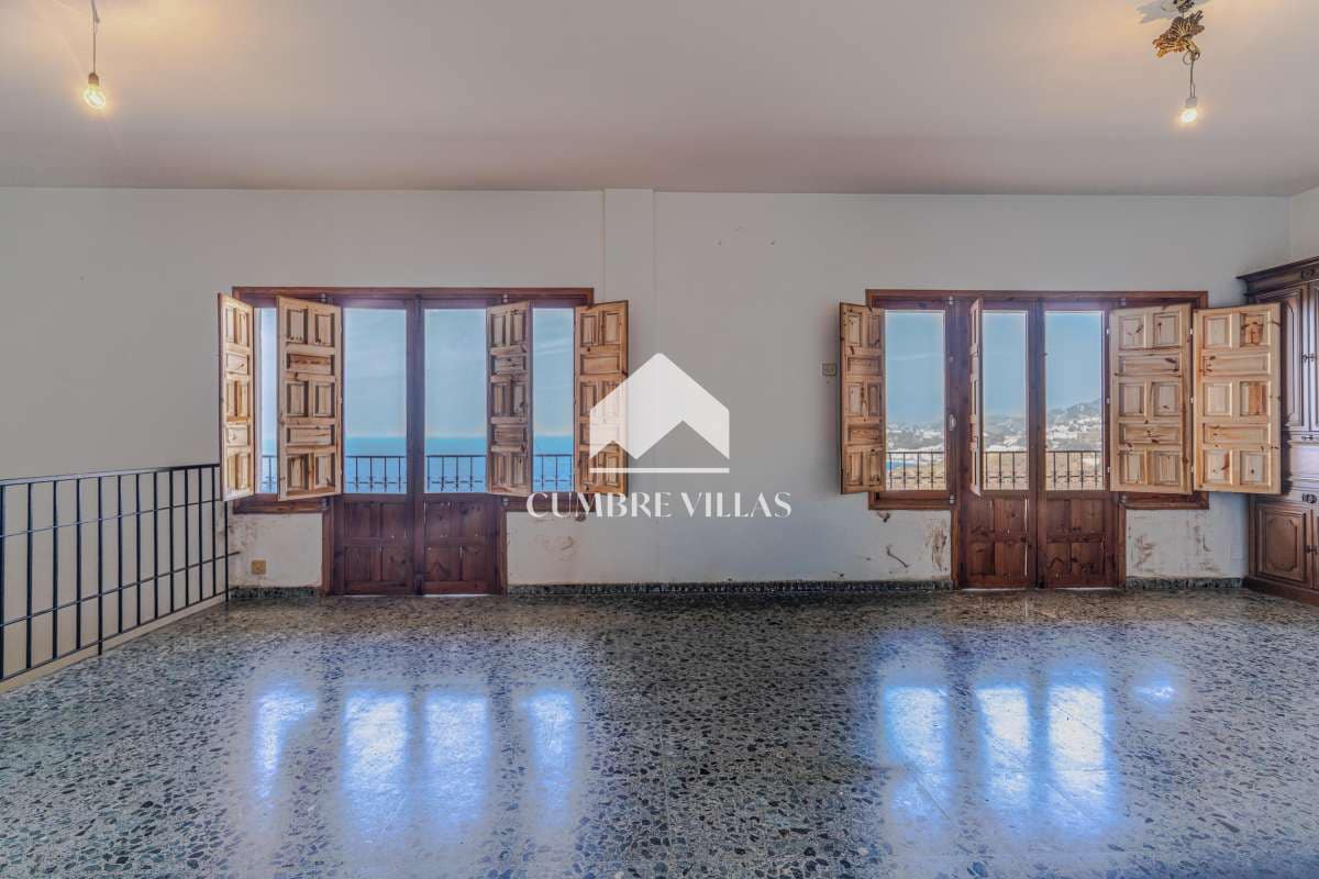 8 bedroom Villa for sale in Almunecar with garage - € 695,000 (Ref: 10163932)