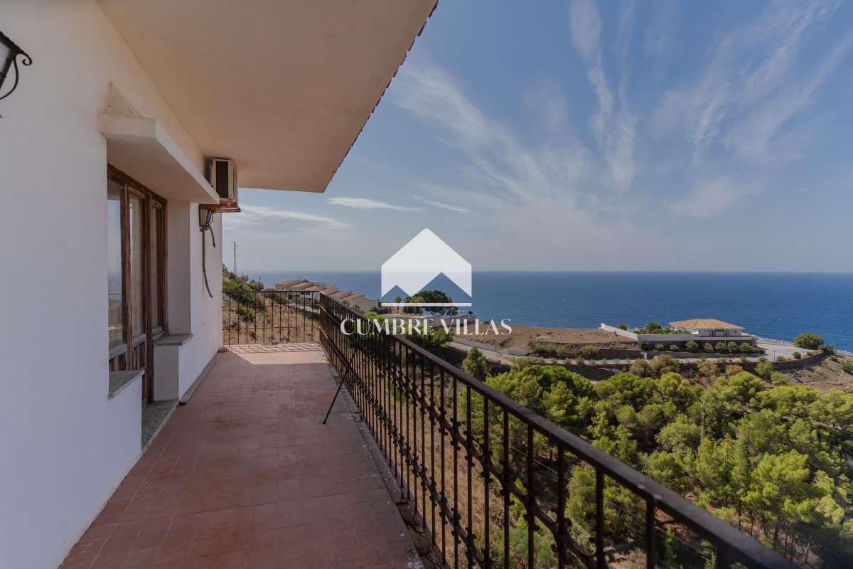 8 bedroom Villa for sale in Almunecar with garage - € 695,000 (Ref: 10163932)