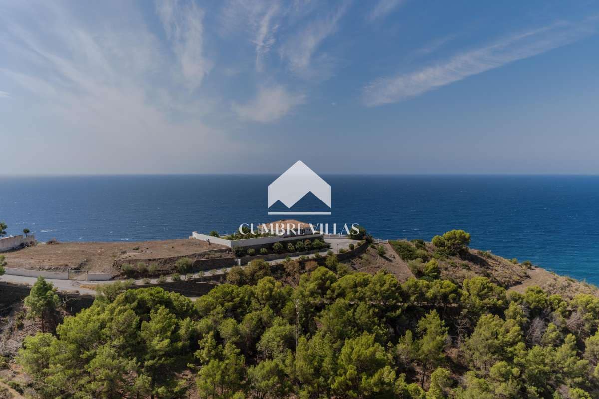 8 bedroom Villa for sale in Almunecar with garage - € 695,000 (Ref: 10163932)