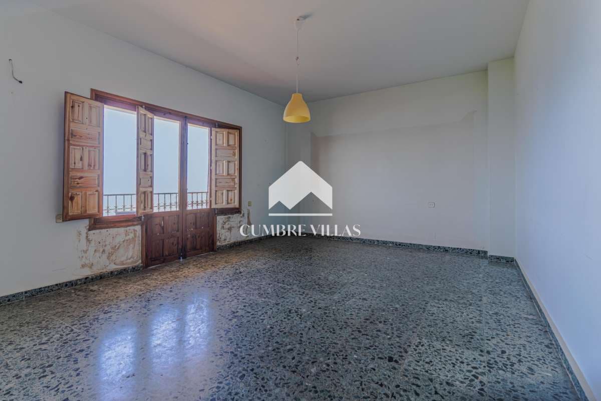 8 bedroom Villa for sale in Almunecar with garage - € 695,000 (Ref: 10163932)