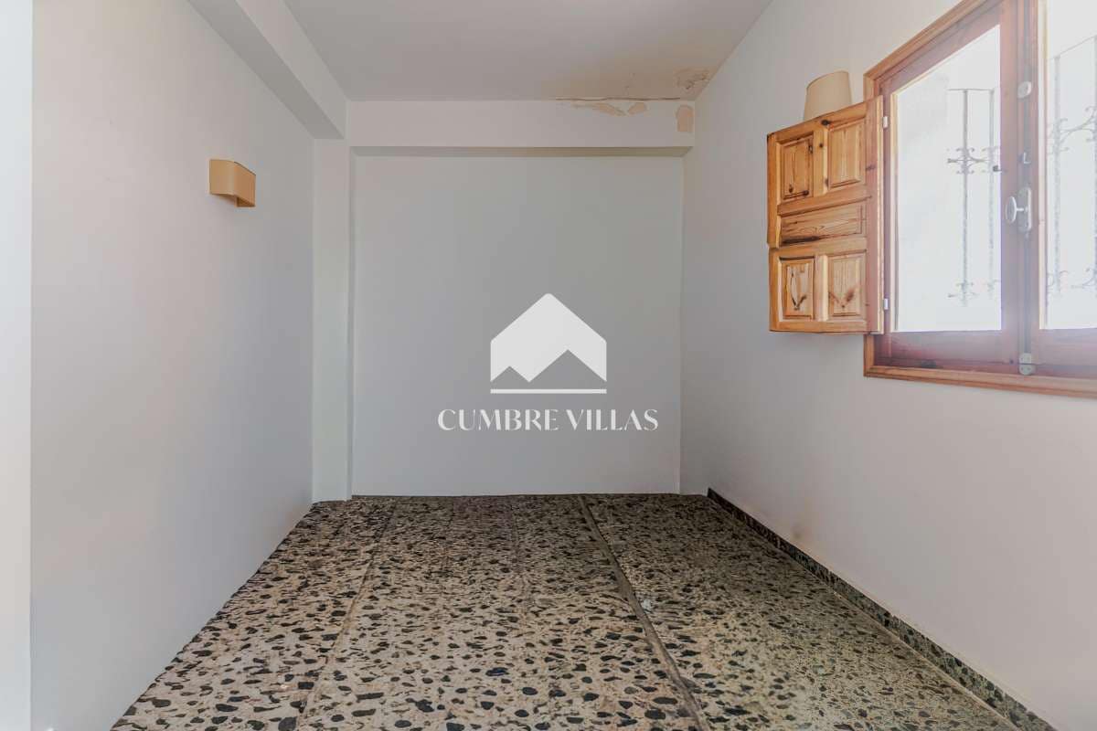8 bedroom Villa for sale in Almunecar with garage - € 695,000 (Ref: 10163932)