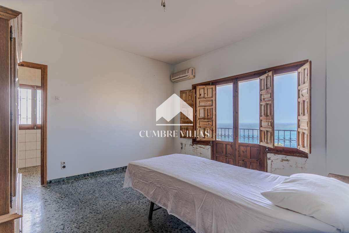 8 bedroom Villa for sale in Almunecar with garage - € 695,000 (Ref: 10163932)
