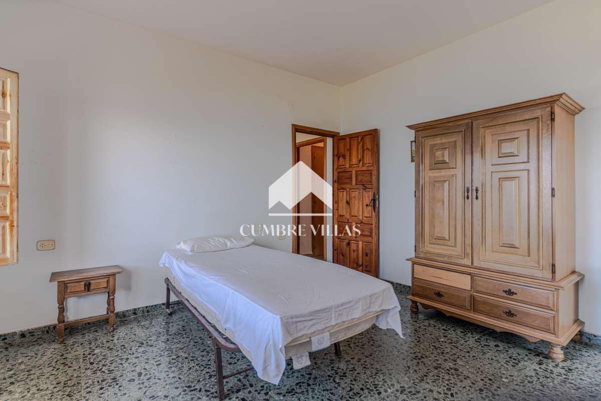 8 bedroom Villa for sale in Almunecar with garage - € 695,000 (Ref: 10163932)