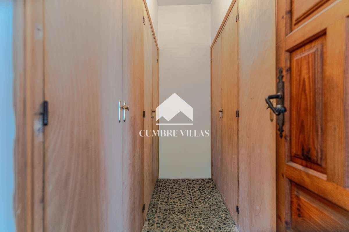 8 bedroom Villa for sale in Almunecar with garage - € 695,000 (Ref: 10163932)
