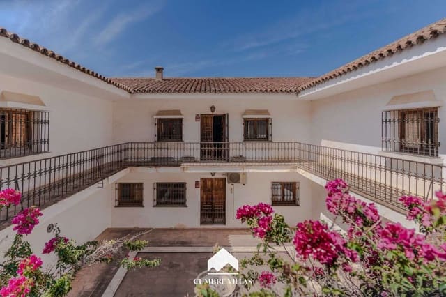 8 bedroom Villa for sale in Almuñécar with garage - € 695,000 (Ref: 10163932)