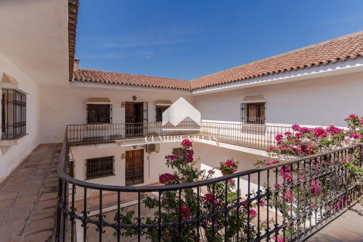 8 bedroom Villa for sale in Almunecar with garage - € 695,000 (Ref: 10163932)