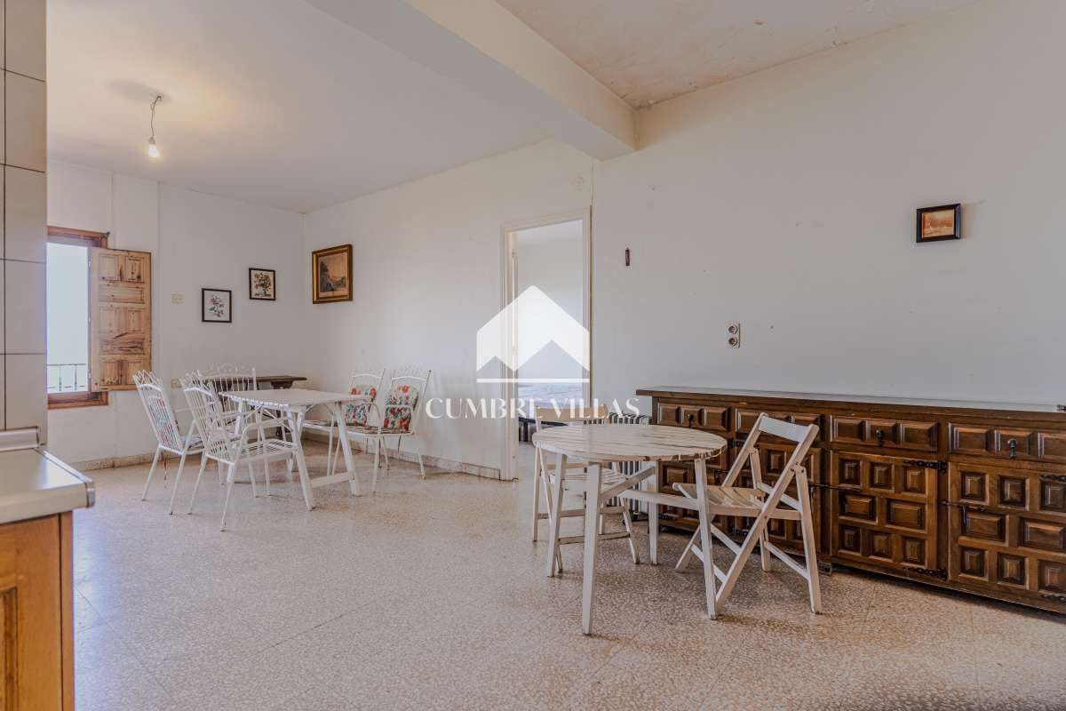 8 bedroom Villa for sale in Almunecar with garage - € 695,000 (Ref: 10163932)