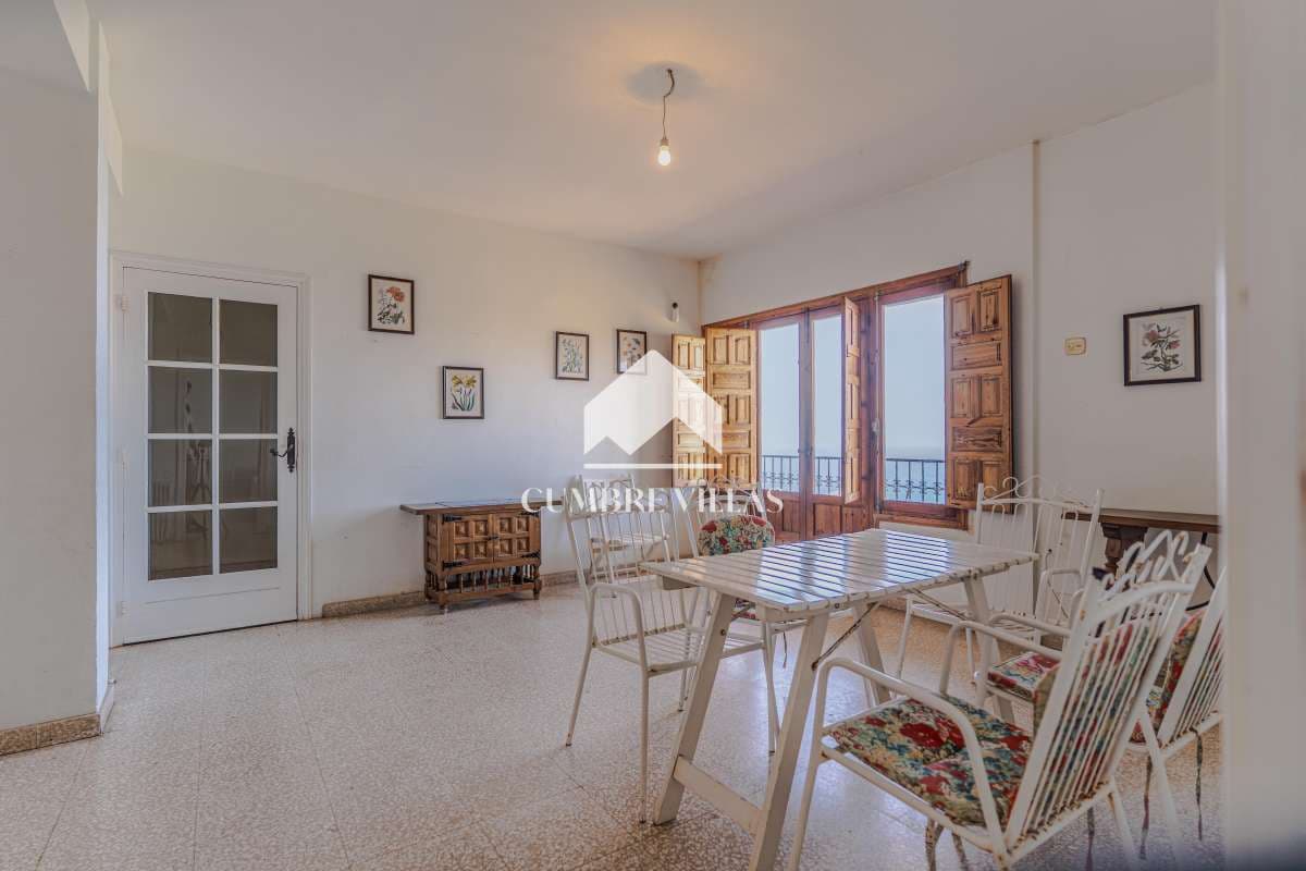 8 bedroom Villa for sale in Almunecar with garage - € 695,000 (Ref: 10163932)