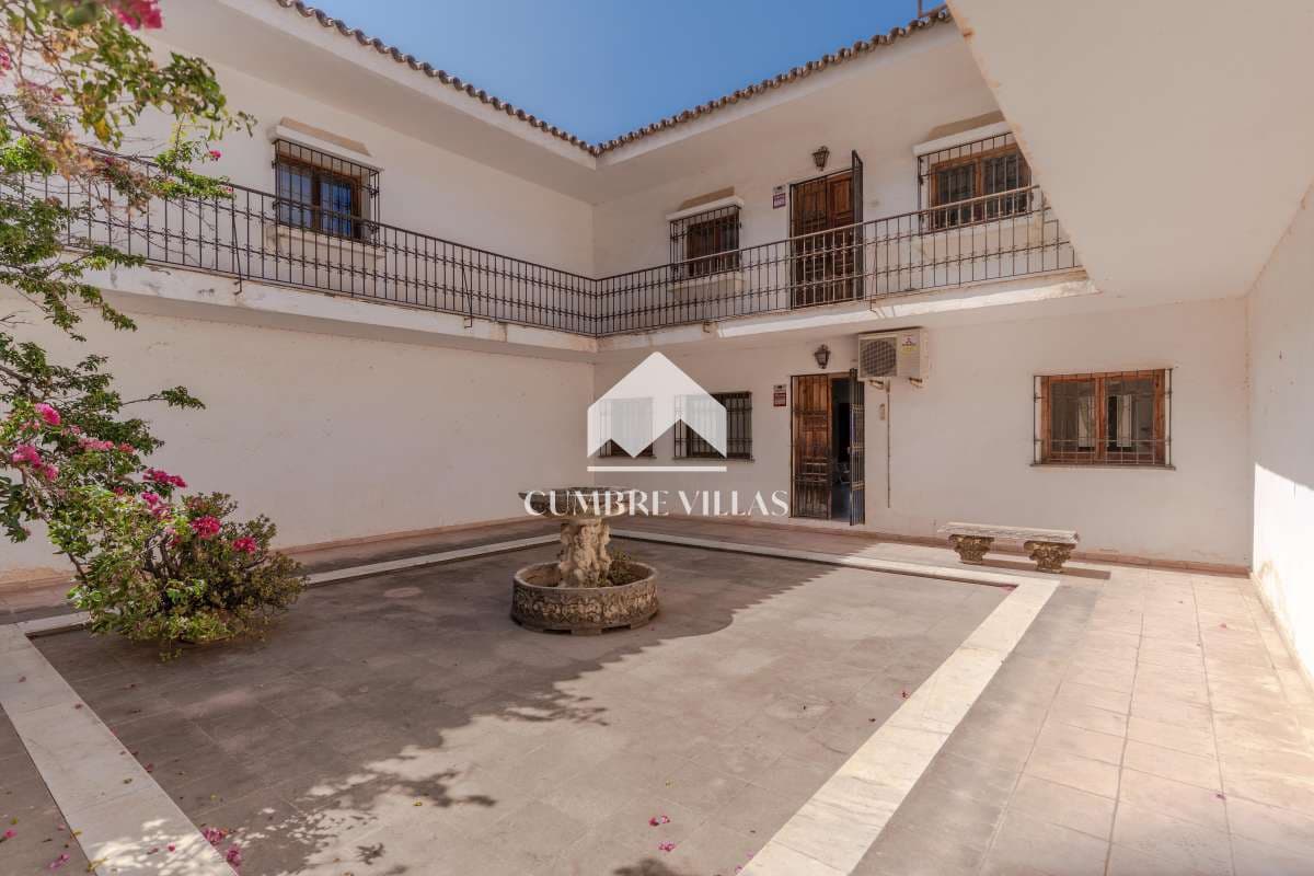 8 bedroom Villa for sale in Almunecar with garage - € 695,000 (Ref: 10163932)