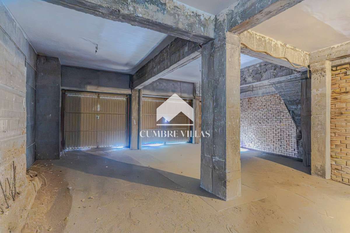 8 bedroom Villa for sale in Almunecar with garage - € 695,000 (Ref: 10163932)