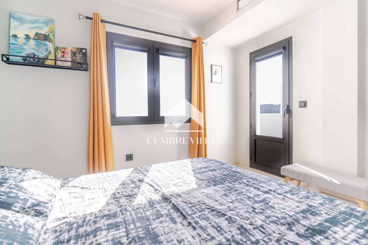 Casa de 2 habitaciones en La Herradura en venta con piscina garaje - 585.000 € (Ref: 10176109)