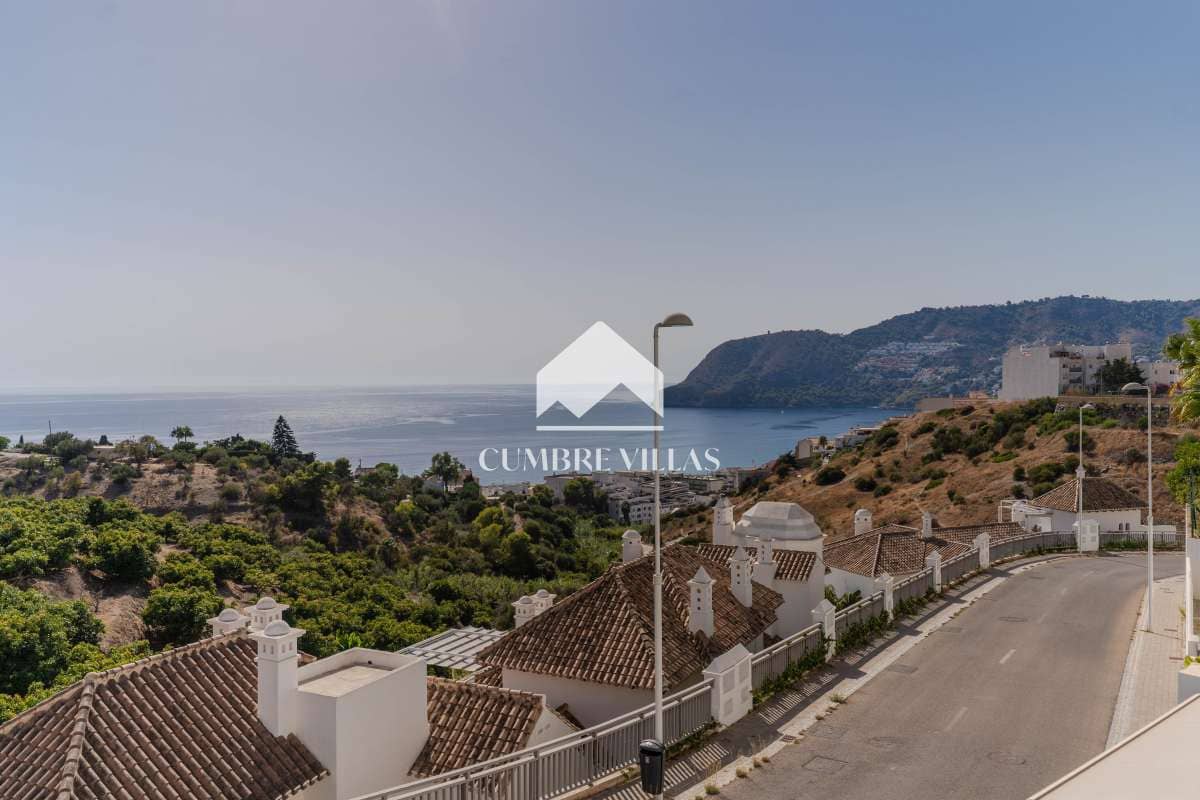 Casa de 2 habitaciones en La Herradura en venta con piscina garaje - 585.000 € (Ref: 10176109)